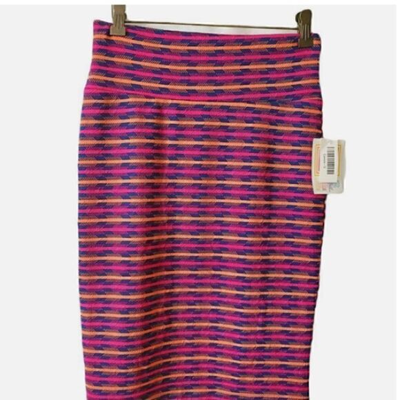 LuLaRoe Medium Cassie Skirt NWT Arrows Pink - Picture 3 of 4